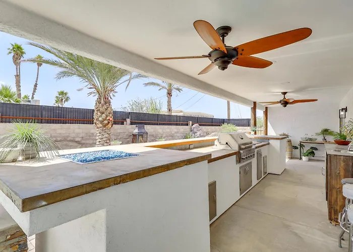 Ferienhaus Poolside Relaxation: Group-friendly In Havasu Lake Havasu City