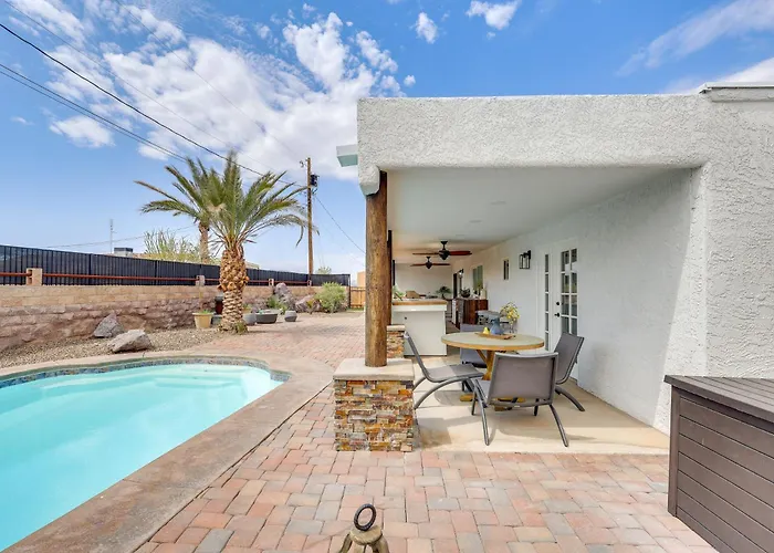 Ferienhaus Poolside Relaxation: Group-friendly In Havasu *