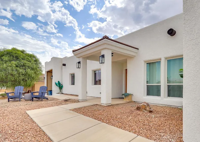 Ferienhaus Poolside Relaxation: Group-friendly In Havasu Lake Havasu City