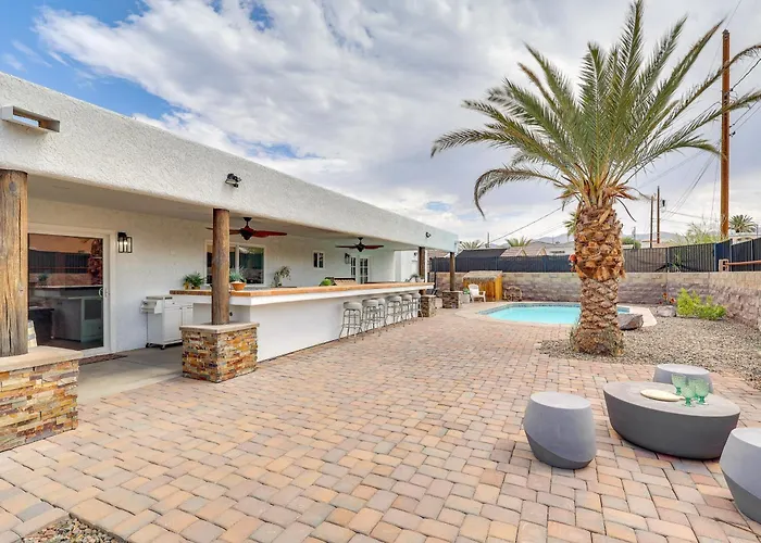 Poolside Relaxation: Group-friendly In Havasu Lake Havasu City