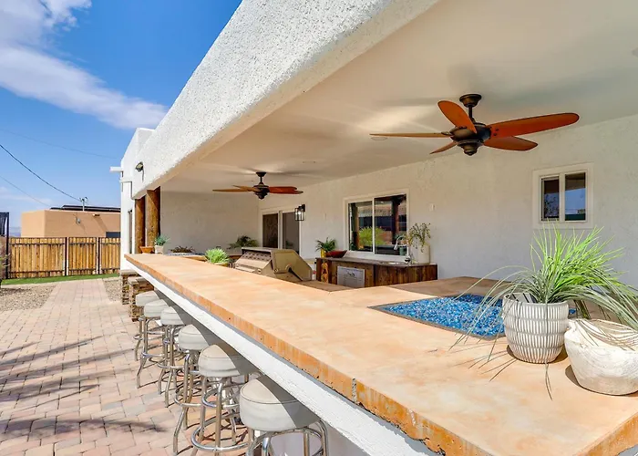 Poolside Relaxation: Group-friendly In Havasu Lake Havasu City