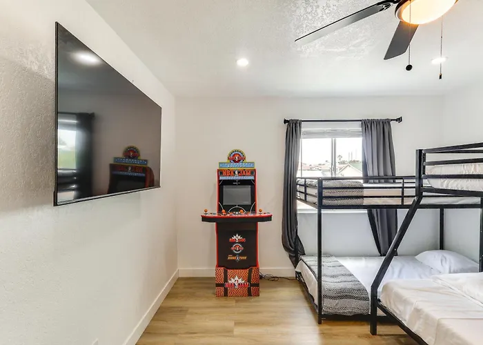 Ferienhaus Poolside Relaxation: Group-friendly In Havasu *