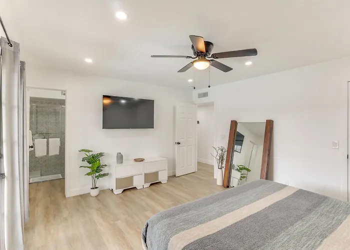 Poolside Relaxation: Group-friendly In Havasu Ferienhaus Lake Havasu City