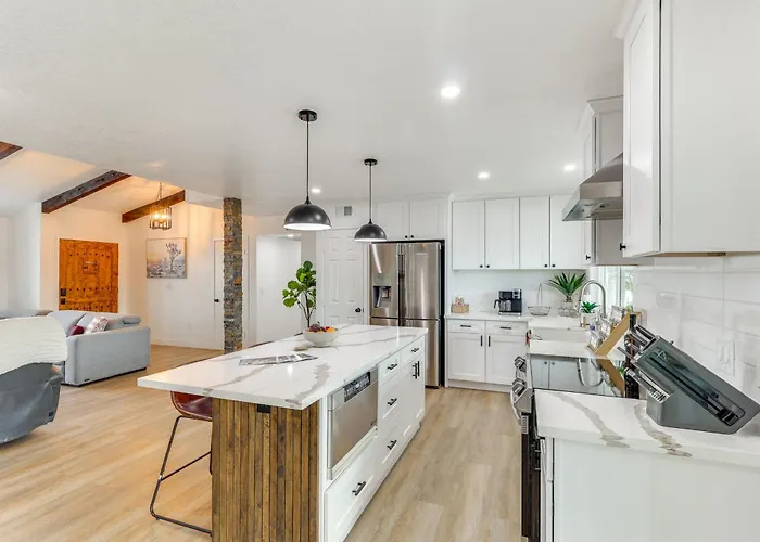 Poolside Relaxation: Group-friendly In Havasu Ferienhaus Lake Havasu City